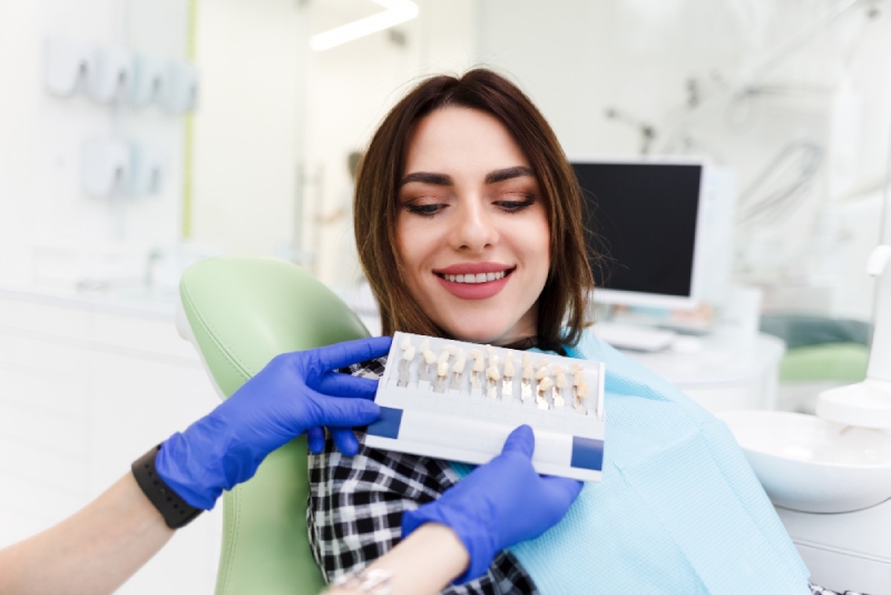 porcelain-veneers-vs-Lumineers